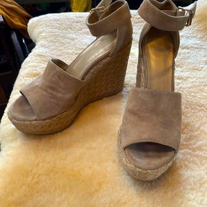 Stuart Weitzman natural suede tan platform wedges (like new)